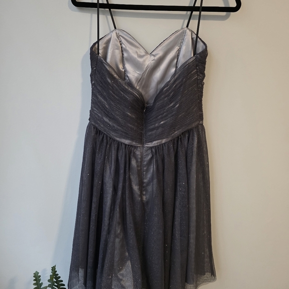 Laura Elegant Gray Strapless Dress - size 6 - Picture 4 of 11